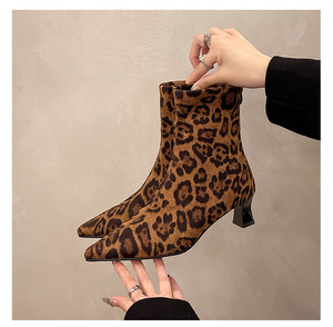 Botas Altas de Mujer para Otoño y Primavera, Nuevas Botas de Media Pantorrilla con Estampado de Leopardo y Combinación de Colores, Tacón Alto y Delgado - Product Image 2