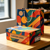 Boîte à chaussures à grille graphique, boîte d'emballage pour chaussures en carton ondulé imperméable et anti-écrasement avec impression numérique pour baskets, logo personnalisé en gros