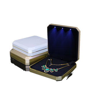 Boîte à bague octogonale personnalisée avec logo, boîte à bague LED avec lumière, boîte à bijoux avec pendentif, boîte à bracelet, boîte à collier, romantique, vente en gros - Product Image 1