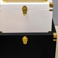Coffre de rangement décoratif avec quincaillerie dorée