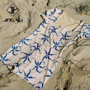 Traje de Surf de Manga Corta con Estampado de Playa de Doble Cara de Alta Calidad, Protección Solar, Traje de Surf de Nailon Reciclado Personalizado - Product Image 5