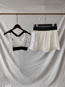 Nouvel ensemble de sport et yoga d'été avec soutien-gorge croisé anti-choc et pantalon-jupe à séchage rapide en nylon/cachemire - Product Image 2