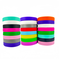 Bracelet en silicone personnalisé avec logo, porte-clés, couleur et taille sur mesure