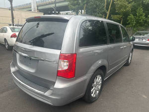 Venta al por mayor de minivans usadas 2015 de 4 puertas con volante a la izquierda, asientos de cuero, cámara trasera, control de crucero adaptativo y luces LED. - Product Image 5
