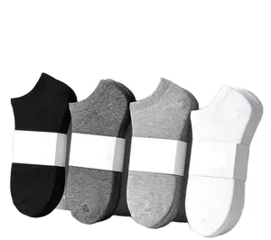 Großhandel YiWu Herren geschäft schwarz und weiß grau billige Baumwoll socken Schüler Socken