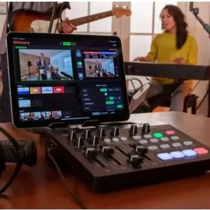 Roland AeroCasterVRC-01 อินเทอร์เฟซเสียงคอนโซลสตรีมมิ่งไร้สายแบบหลายกล้อง สำหรับการสตรีมสด วิดีโอบล็อก และการใช้งานส่วนตัว - Product Image 5