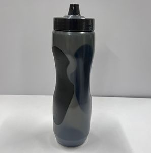 Bouteille d'eau de cyclisme Sport Squeeze de 750ml avec couvercle de buse d'aspiration et logo personnalisable - Product Image 4