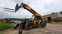 Chariot élévateur télescopique de 5,44 tonnes STH1256A, portée avant maximale de 13,08 m, conception de jambe stabilisatrice pour la manutention de marchandises en altitude