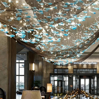 Lustre suspendu moderne en forme de poisson bleu, design unique pour hall d'hôtel à plafonds hauts