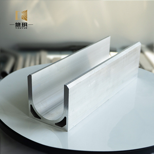 Fabricant de profilés <span class=keywords><strong>en</strong></span> <span class=keywords><strong>aluminium</strong></span> <span class=keywords><strong>sur</strong></span> <span class=keywords><strong>mesure</strong></span> 6061 6063 T4 T5 T6, extrusion personnalisée de profilés <span class=keywords><strong>en</strong></span> <span class=keywords><strong>aluminium</strong></span> <span class=keywords><strong>en</strong></span> forme de <span class=keywords><strong>U</strong></span> pour l'automobile - Product Image 3