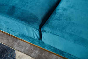 طقم أريكة عصري من القماش المخملي بتصميم فاخر معاصر مع لمسات ذهبية من الفولاذ المقاوم للصدأ للاستخدام في الشقق والفنادق - Product Image 6