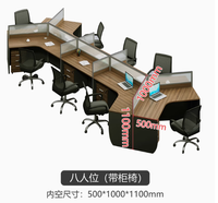 Bureau de travail d'angle simple pour quatre personnes avec écran de séparation et chaises intégrées – Mobilier de bureau 4 places