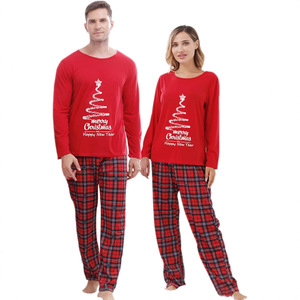 Pijamas Navideños Personalizados para Parejas 2027, Pijamas Navideños Estampados de Manga Larga para Él y para Ella - Product Image 1