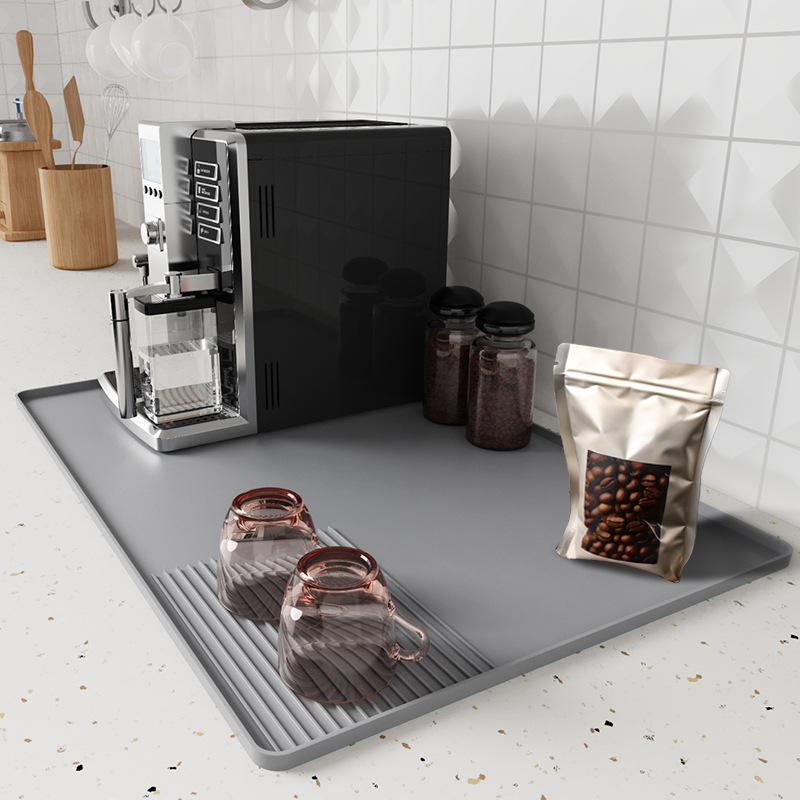 Alfombrilla gris para cafetera