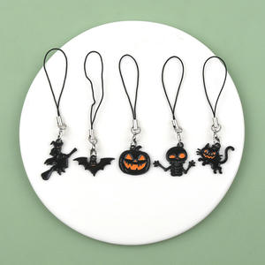 <span class=keywords><strong>Halloween</strong></span> Unisex Handyband im Dark-Style mit Fledermaus-, Kürbis-, Hexen-, Katzen-Motiv, Sprühlackierung, Legierung-Anhänger, Hängekette - Product Image 1