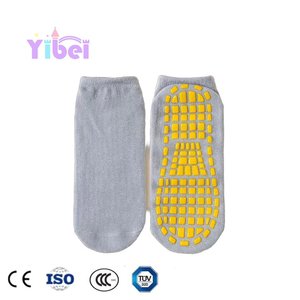 Chaussettes antidérapantes en coton Yibei pour enfants, chaussettes antidérapantes pour <span class=keywords><strong>trampoline</strong></span> pour 3 à 5 enfants dans les parcs de trampolines - Product Image 6