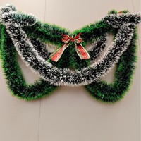 Décoration de Noël de 2 m avec guirlandes en tinsel à bords blancs, ruban rayé vert sauge foncé pour la décoration festive