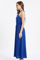 Robe longue élégante en soie fluide pour femme avec ceinture à franges tressées, idéale pour les vacances à la plage et les soirées