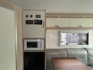 <span class=keywords><strong>Caravane</strong></span> de luxe à <span class=keywords><strong>double</strong></span> essieu de 6,9 m avec système AL-KO AKS et cuisine complète pour 2 à 4 personnes - Product Image 4