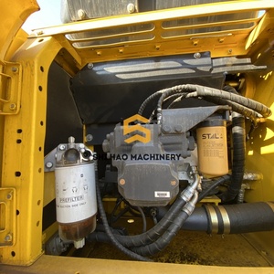 Presque neuf, excavateur hydraulique sur chenilles Komatsu PC210LC de 21 tonnes, d'occasion, importé du Japon pour les chantiers de construction - Product Image 4