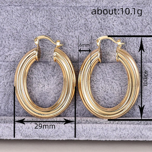 Orecchini a Clip con Texture Colonna Romana per Donne, Gioielli in Stile Chic Francese e Italiano, Regalo in Stile Old Money - Product Image 4