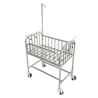 Vente en gros 4 roulettes pour hôpital en acier inoxydable lit de bébé médical chariot nouveau-né lit de berceau mobile
