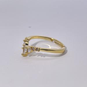 Bague ouverte en forme de V plaquée or cuivre Tianyu Gems, micro-incrustée de zircon, luxe léger, tempérament, réglable, pour femmes - Product Image 3