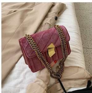 Bolsos de Terciopelo para Mujer, Moda Otoño Invierno, Bolsos de Regalo para Navidad y Año Nuevo, Bolsos de Mano Acolchados a Rayas para Mujer, Venta al por Mayor - Product Image 5