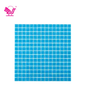 工厂流行的浅蓝色玻璃马赛克价格便宜的游泳池瓷砖全热熔玻璃马赛克浴室地板墙砖