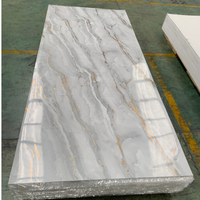 Panneau mural décoratif en PVC UV imitation marbre pour la décoration intérieure des magasins, bureaux, maisons et la conception de murs intérieurs haut de gamme pour bâtiments.