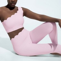 Ensemble de yoga festonné YIYI pour femme : haut asymétrique à épaule unique avec coussinets amovibles, soutien-gorge de sport taille haute effet ventre plat et leggings