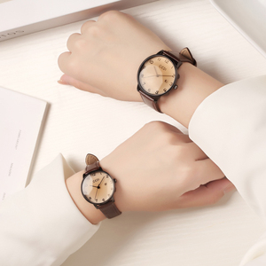 Nuevo Reloj de Pareja Estilo Retro, Correa de Cuero Elegante y Minimalista, Reloj de Cuarzo Premium con Función de Calendario para Mujer - Product Image 2