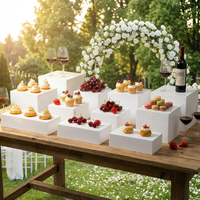 Support de présentation en acrylique carré personnalisé pré-assemblé pour gâteaux, cupcakes et desserts de mariage et d'anniversaire