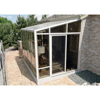 Véranda moderne en aluminium GELLJA avec toit incliné élégant en verre trempé, solarium autoportant pour villas