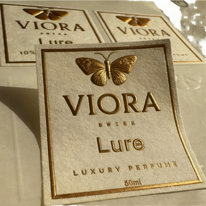 Индивидуальные роскошные термостойкие 3D-этикетки из матовой золотой фольги с тиснением для свечей, парфюмерии и логотипов - Product Image 6