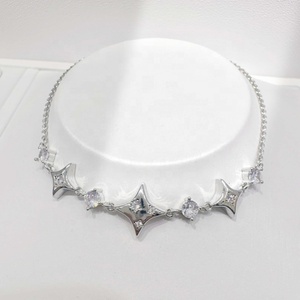 Pulsera de cadena de mano de latón con circonitas en forma de estrella, clásica y económica para fiestas, pulseras de la amistad delicadas con trébol de oro de 14k para niñas. - Product Image 1