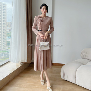 Váy xếp ly dáng A rộng thùng thình thêu nổi ba chiều thiết kế mới thu đông của nhà sản xuất dành cho nữ - Product Image 4