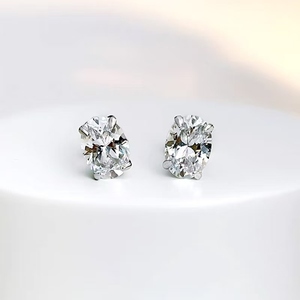 Boucles d'oreilles élégantes en or blanc 18 carats avec diamant ovale <span class=keywords><strong>de</strong></span> 1 carat cultivé en laboratoire <span class=keywords><strong>DE</strong></span> VS, cadeau <span class=keywords><strong>de</strong></span> Noël, boucles d'oreilles à quatre griffes - Product Image 2
