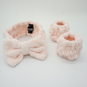 Ensemble <span class=keywords><strong>de</strong></span> bracelet et <span class=keywords><strong>bandeau</strong></span> facial en flanelle pour femmes, <span class=keywords><strong>bandeau</strong></span> <span class=keywords><strong>de</strong></span> maquillage et nœud, chouchou pour les soins <span class=keywords><strong>de</strong></span> la peau, accessoire <span class=keywords><strong>de</strong></span> <span class=keywords><strong>salle</strong></span> <span class=keywords><strong>de</strong></span> <span class=keywords><strong>bain</strong></span> - Product Image 4