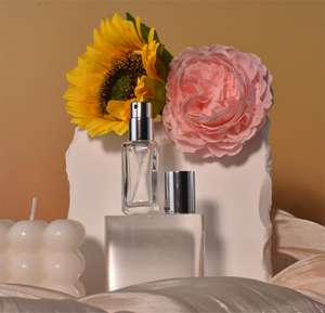 Grosir sederhana Design-10ml Mini persegi panjang transparan parfum kosong bening bergalur botol kaca dengan kualitas tinggi tutup perak - Product Image 2