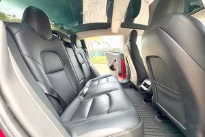 Autos Usados <span class=keywords><strong>Tesla</strong></span> <span class=keywords><strong>Model</strong></span> <span class=keywords><strong>3</strong></span> Eléctricos con Tracción Trasera, Calefacción de Asientos, Chip AMD, Puertas sin Marco y Modo de Vigilancia - Product Image 3