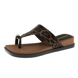 Sandali <span class=keywords><strong>infradito</strong></span> con zeppa da donna stile francese 2026, nuove <span class=keywords><strong>ciabatte</strong></span> retrò a punta aperta, eleganti <span class=keywords><strong>infradito</strong></span> da spiaggia estive con stampa leopardata e punta quadrata - Product Image 5