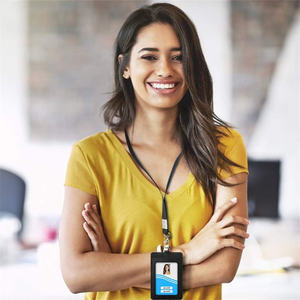 ที่ใส่บัตรป้ายหนัง PU แบบพรีเมี่ยมที่ใส่บัตรประชาชนแบบดึงกลับได้ทำจากโลหะผสมสังกะสี - Product Image 5