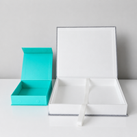 Caja de Regalo Magnética de Papel con Tapa Estilo Libro y Cinta Decorativa, Recubierta con Tela Premium, para Empaque de Regalos de Whisky y Licores