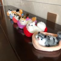 Adorable chaton réaliste qui miaule, lit en fourrure confortable, peluche, ornement animal avec voix, jouet miniature portable doux sans rembourrage