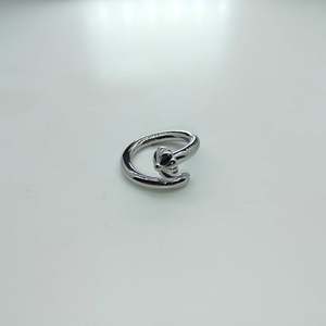 แหวนแฟชั่น สแตนเลสสตีล 316L ชุบทอง PVD ดีไซน์ทนทานและยั่งยืน - Product Image 1