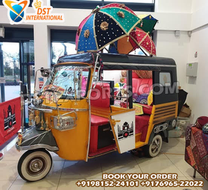 Décor d'événement sur le thème de Bollywood : Auto-rickshaw élégant pour l'entrée des mariés de mariage Punjabi, séance photo en auto-rickshaw, événement en Australie - Product Image 2