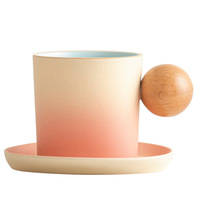 Ensemble de tasses à thé en céramique de style nordique de luxe avec assiette 200ml tasse à café en céramique à poignée ronde en bois avec soucoupe