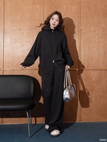 Ensemble chic en tricot gris, pull à col haut zippé et pantalon large, doux et élégant, parfait pour les looks décontractés et tendance, ensemble pull en coton