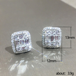 Orecchini a perno quadrati a forma di T per donna, gioielli per le orecchie minimalisti e scintillanti - Product Image 5